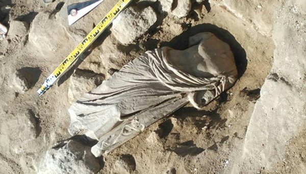 Античную мраморную статую нашли при раскопках в Крыму