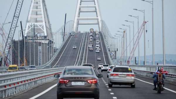 Автомобилисты стали реже нарушать ПДД на Крымском мосту
