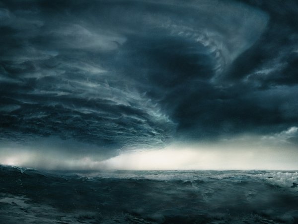 Рост ураганов в Атлантике ученые объяснили увеличением температуры воды