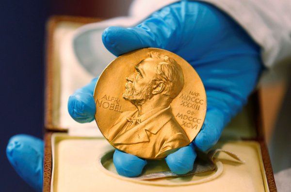 Нобелевскую премию по медицине присудили за противораковую терапию