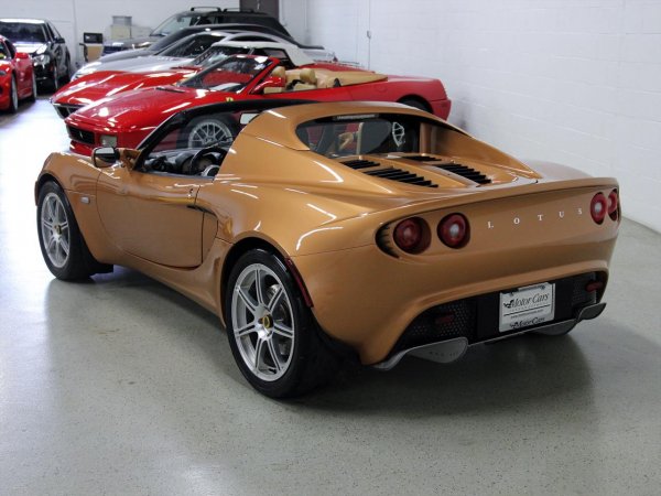 Страховщики списали в тотал спорткар Lotus Elise из-за поцарапанного бампера