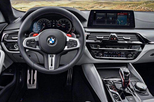 В РФ отзывают 85 спортседанов BMW M5 из-за глохнувших моторов