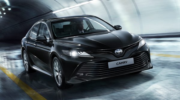 Дорогие фары и камни в моторе: ТОП-10 недостатков Toyota Camry озвучили в сети