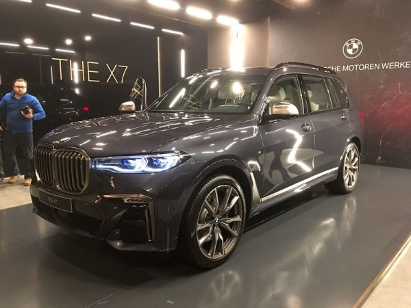 В Москве на закрытом показе замечен новый BMW X7